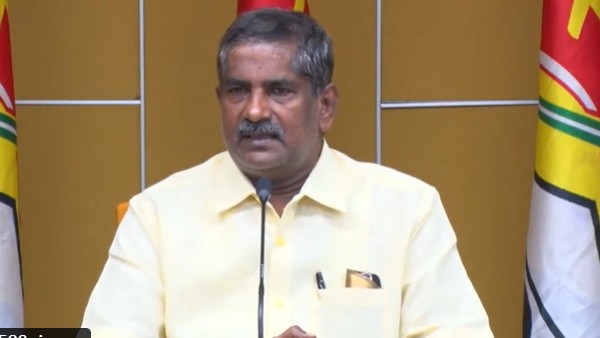 ఉద్యోగులు భౌతిక పోరాటం చేయకుండా సోషల్ మీడియాలో పోరాడితే లాభం లేదు