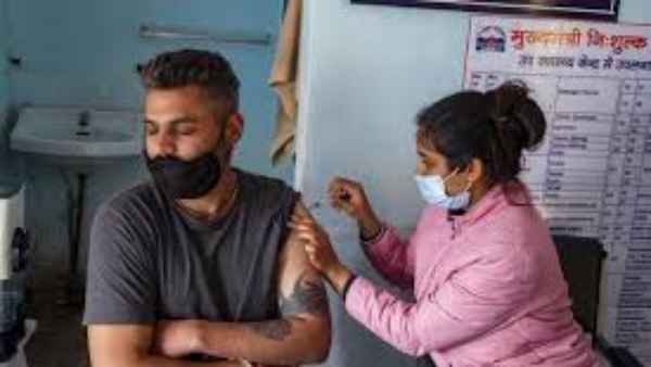 ఏపీలో పెరుగుతున్న కరోనా కేసులు, కొత్త కేసులు నమోదు చేస్తున్న ఒమిక్రాన్ వేరియంట్