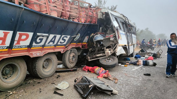 16 Killed, 26 Injured As Bus Collides With Truck In Pakur, Jharkhand 16 Killed, 26 Injured As Bus Collides With Truck In Pakur, Jharkhand