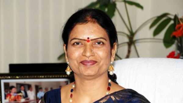 టీఆర్ఎస్ కార్యకర్తల్లా పోలీసులు.. పాతాళానికే: డీకే అరుణ ఫైర్