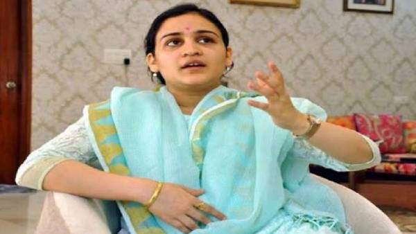 కమలం గూటికి అపర్ణా యాదవ్?