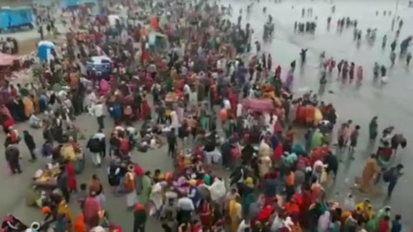 Makar Sankranti: Lakhs throng Gangasagar Mela amid Covid surge Makar Sankranti: Lakhs throng Gangasagar Mela amid Covid surge