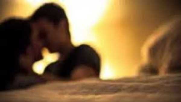 భర్త డాబా మీద కన్ను వేసిన భార్య