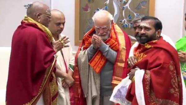 Priests from Tirupati and Srisailam temples of AP, met PM Modi and gave him prasada Priests from Tirupati and Srisailam temples of AP, met PM Modi and gave him prasada