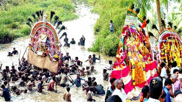 eve of kanuma.. youth are busy to prabala teertam eve of kanuma.. youth are busy to prabala teertam