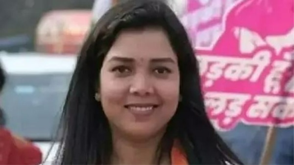 డబ్బులిస్తేనే టికెట్ అంటూ కాంగ్రెస్ పార్టీపై ప్రియాంక ఫైర్
