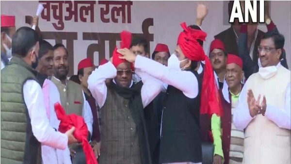two former bjp ministers maurya and saini joined samajwadi party, 5 bjp, 1 apna dal mla also two former bjp ministers maurya and saini joined samajwadi party, 5 bjp, 1 apna dal mla also