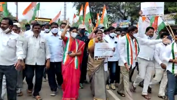 స్పందించకుంటే ఉద్యమం తప్పదు .. సీతక్క వార్నింగ్