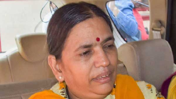 చపాతీలు, పప్పు..