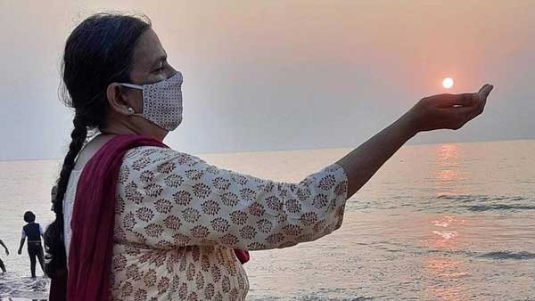 35 మంది కోసం కట్టిన బ్యారక్లో..