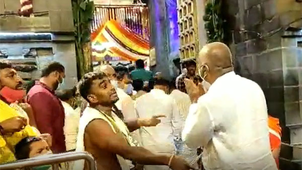 భక్తుల్లో అసహనం..
