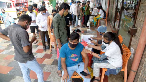 కరోనా కట్టడికి వ్యాక్సినేషన్