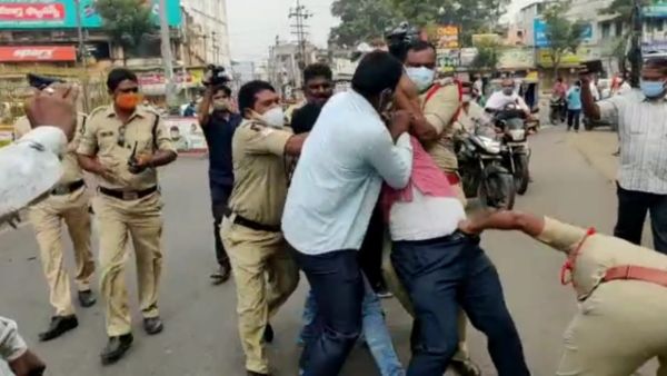 tension at guntur jinnah tower as for police stopped hindu vahini activists attempt of flag hoisting tension at guntur jinnah tower as for police stopped hindu vahini activists attempt of flag hoisting