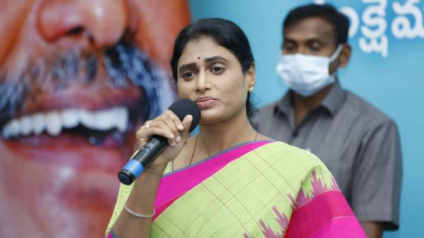 కేసీఆర్కు చేతనైందల్లా గలీజు తిట్లు.. గారడీ మాటలే: షర్మిల ఫైర్
