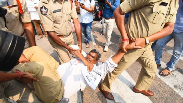 22 మంది ఎంపీలు కలిగిన వైసీపీ విశాఖ ఉక్కు పై మాట్లాడలేదా?