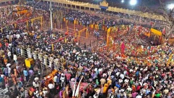 మేడారం జాతరకు హెలికాప్టర్ సేవలు