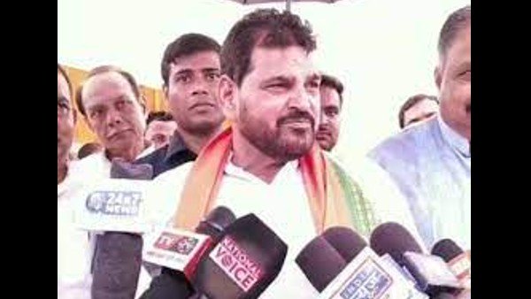 కొడుకు కోసం ప్రచారం చేస్తున్న బీజేపీ ఎంపీ