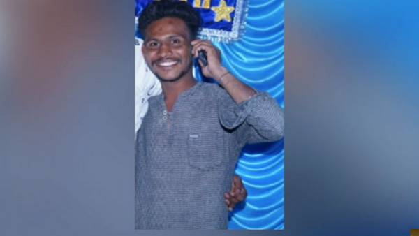 భార్యతో సంతోషంగా ఉంటున్న భర్త