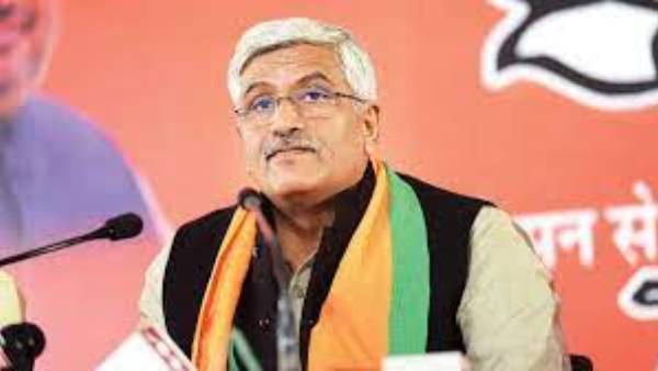 ప్రాజెక్టు పరిశీలన.. సమీక్ష