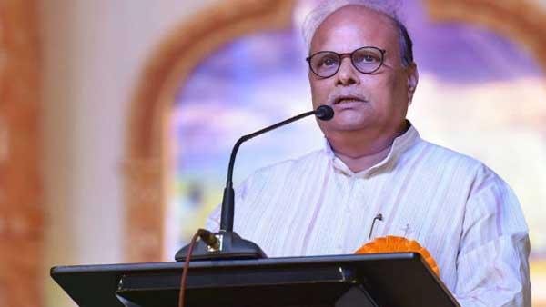 అవమానకర రీతిలో డీజీపీ పదవి నుండి గౌతమ్ సవాంగ్ ను గెంటేశారు: యనమల