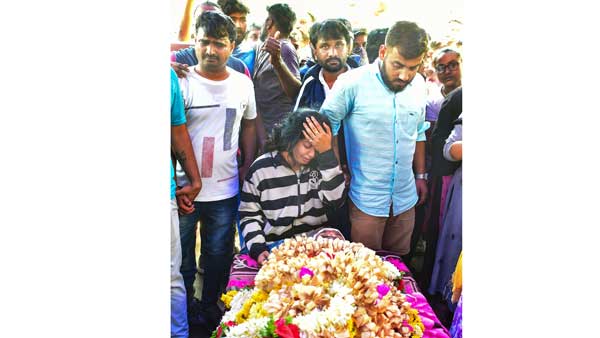 హత్య కేసులో 10 మంది అరెస్టు