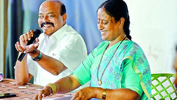 పార్టీ మార్పు వార్తలపై క్లారిటీ ఇచ్చిన కొండా దంపతులు