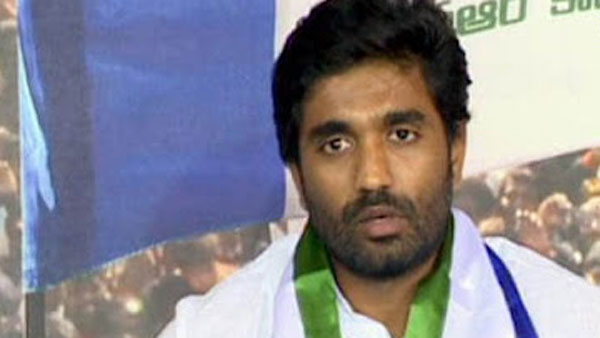 చంద్రబాబు వెన్నుపోటు పొడిచి గద్దెనెక్కారు కానీ జగన్ స్వయంకృషితో ఎదిగారు
