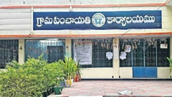 పంచాయతీలు వర్సెస్ సచివాలయాలు