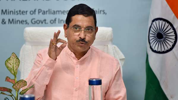 క్యాంపు రాజకీయాలు షురూ - ఫలితాలకు ముందే జాగ్రత్తలు : గోవా - ఉత్తరాఖండ్ లో పోటా పోటీగా..!!