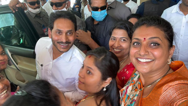 సామాజిక సమీకరణాలే కీలకంగా