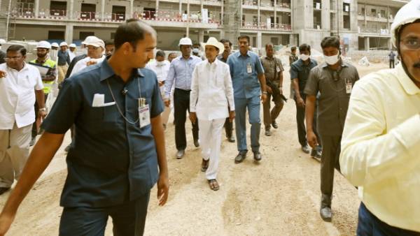 నూతన సచివాలయ నిర్మాణాన్ని పరిశీలించిన సీఎం కేసీఆర్