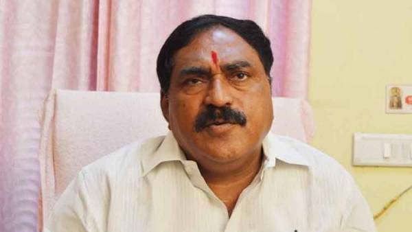 మంత్రి వెళ్ళిపోయే దాకా రైతు దీక్షలో పాల్గొనని నన్నపునేని నరేందర్