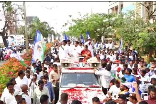 followers hearty welcome to minister kakani govardhan reddy followers hearty welcome to minister kakani govardhan reddy