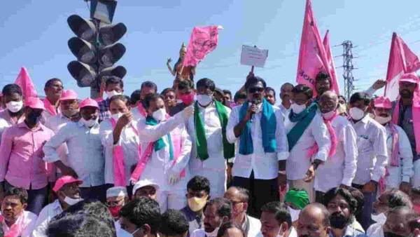 మంత్రి పువ్వాడ బలుపెక్కి, బారి తెగిస్తున్నాడు: బండి సంజయ్ ధ్వజం