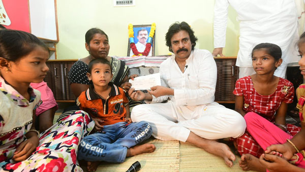 janasena chief pawan kalyan kickoff koulu raithula bharosa yatra in satya sai district janasena chief pawan kalyan kickoff koulu raithula bharosa yatra in satya sai district