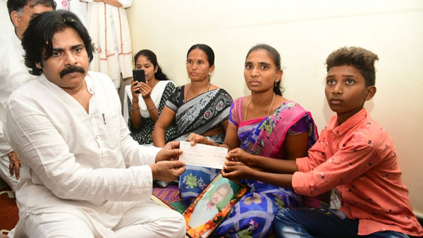janasena chief pawan kalyan kickoff koulu raithula bharosa yatra in satya sai district janasena chief pawan kalyan kickoff koulu raithula bharosa yatra in satya sai district
