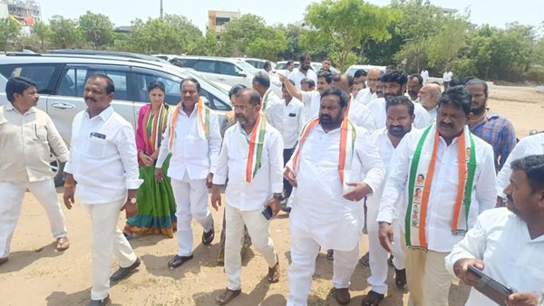 వరంగల్ కు రేవంత్ రెడ్డి, కోమటిరెడ్డి వెంకట్ రెడ్డి, మధుయాష్కీ గౌడ్ తదితరులు