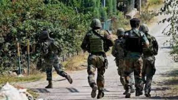 4 terrorists killed in encounter in J&K’s Shopian; 2 Army men die in accident 4 terrorists killed in encounter in J&K’s Shopian; 2 Army men die in accident