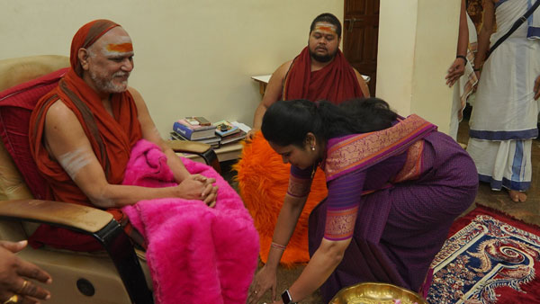 Minister Vidadala Rajini visits Visakha Sarada Peetam and taken blessings from Swaroopanandendra Minister Vidadala Rajini visits Visakha Sarada Peetam and taken blessings from Swaroopanandendra