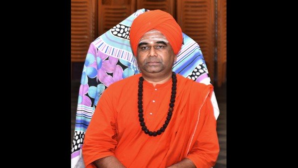 వ్యంగంగా సమాధానం ఇచ్చిన స్వామిజీ