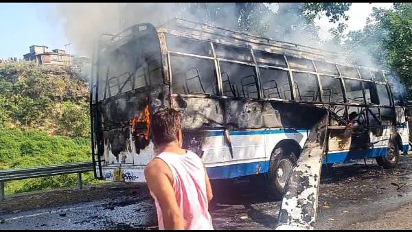 J&K: Bus Carrying Vaishno Devi Pilgrims Catches Fire In Katra, Four Dead, 20 Injured J&K: Bus Carrying Vaishno Devi Pilgrims Catches Fire In Katra, Four Dead, 20 Injured