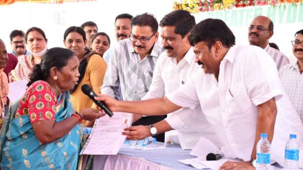 లబ్ధిదారులకు ఇండ్ల కేటాయింపు.. తలసానికి, ప్రశంత్ రెడ్డికి బస్తీ వాసుల ఘన స్వాగతం