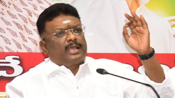 నగరం నడిబొడ్డులో ఎకరం స్థలం ఆక్రమణ.. టీఆర్ఎస్ నేతల భూదాహం అంటున్న దాసోజు శ్రవణ్