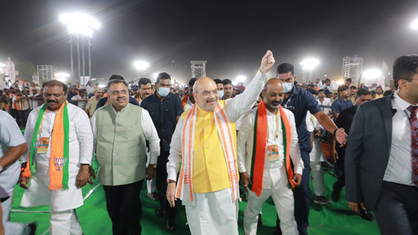 ఇలాంటి సీఎంను జీవితంలో చూడలేదు