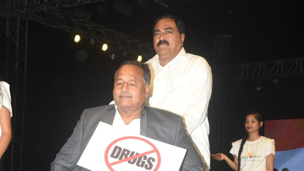 జాతీయ క్రీడాకారులతో మత్తుపదార్దాలపై అవగాహన కల్పించే యత్నం