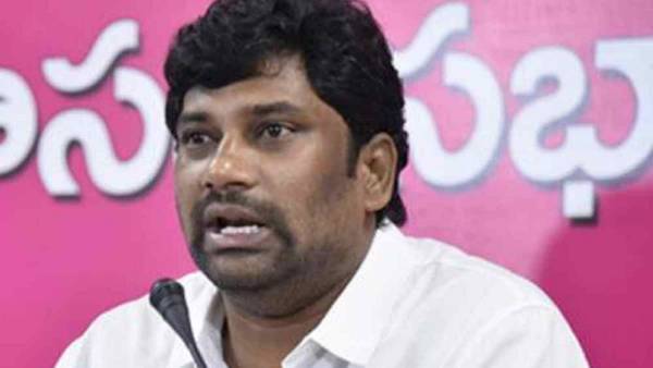 కొత్త థియేటర్లో పాత సినిమా అంటూ బాల్క సుమన్ విమర్శలు