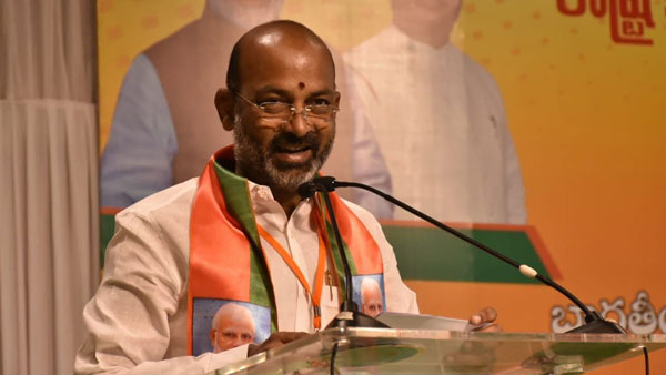 కేసీఆర్ కేంద్రం పై విమర్శలు చేయడం సిగ్గుచేటు
