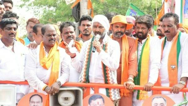 ఇచ్చిన హామీలు నెరవేర్చలేదు.. కేసీఆర్ కుటుంబం మీద 420కేసు పెట్టాలన్న బండి సంజయ్