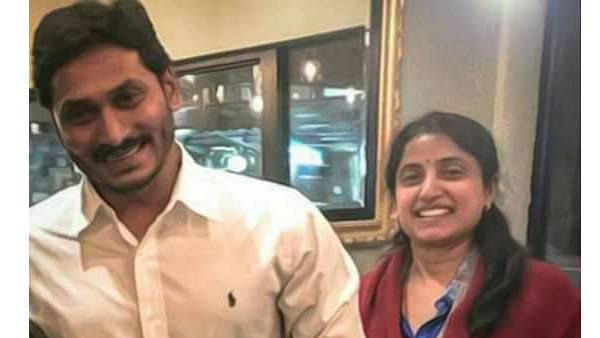 ఫ్యామిలీతో సీఎం జగన్ దావోస్ టూర్
