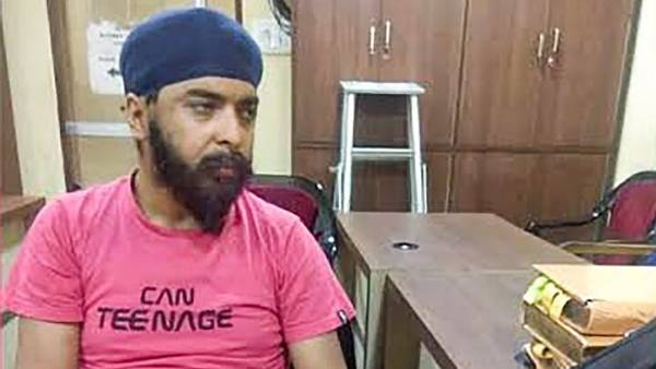 Punjab Cops Punched Me, Didnt Allow My Son To Wear Turban Before Arresting Him: Tajinder Baggas Father Punjab Cops Punched Me, Didnt Allow My Son To Wear Turban Before Arresting Him: Tajinder Baggas Father